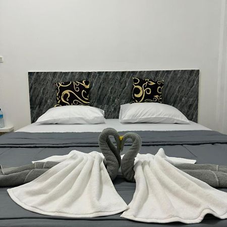 Black Sweet Homestay Dua Gili Air Ngoại thất bức ảnh
