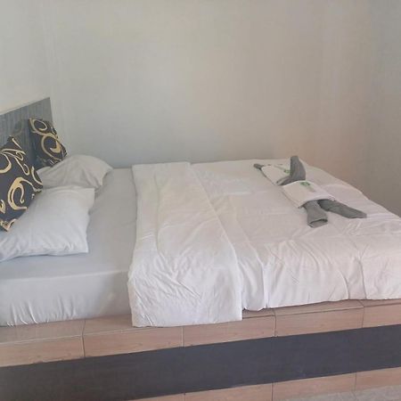 Black Sweet Homestay Dua Gili Air Ngoại thất bức ảnh