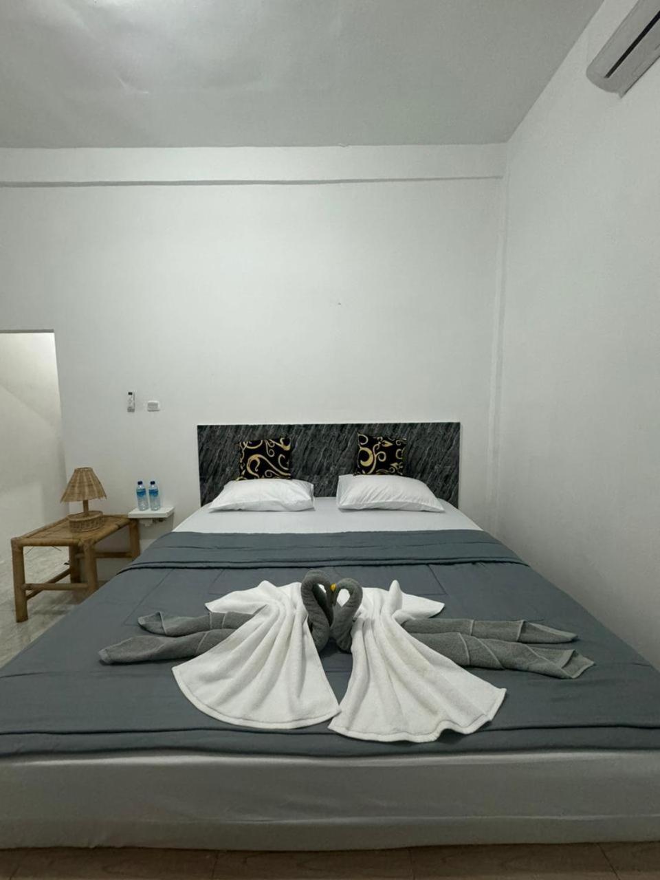 Black Sweet Homestay Dua Gili Air Ngoại thất bức ảnh
