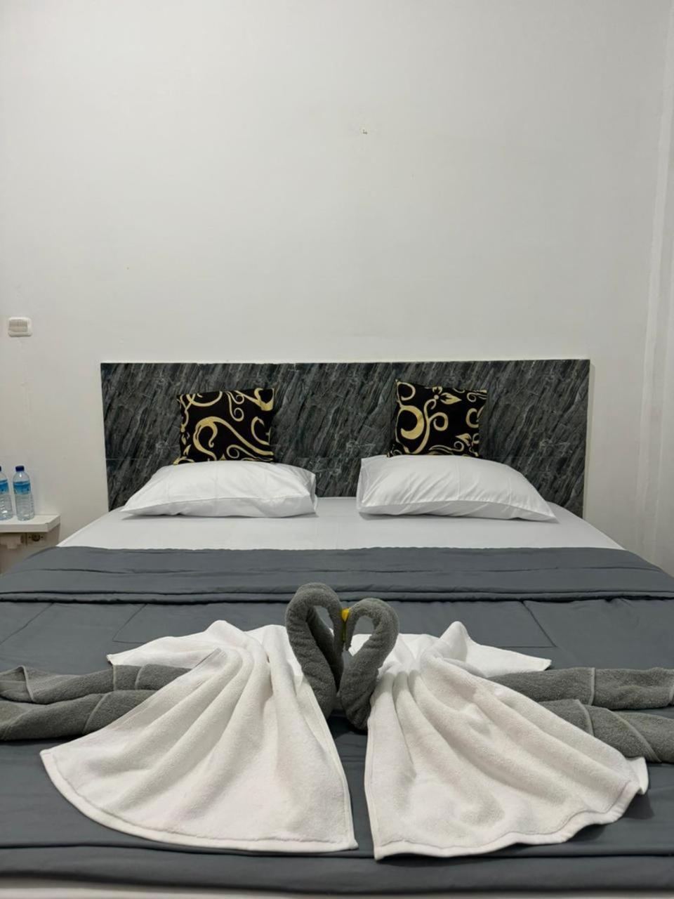 Black Sweet Homestay Dua Gili Air Ngoại thất bức ảnh