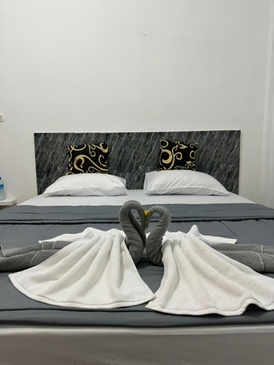 Black Sweet Homestay Dua Gili Air Ngoại thất bức ảnh
