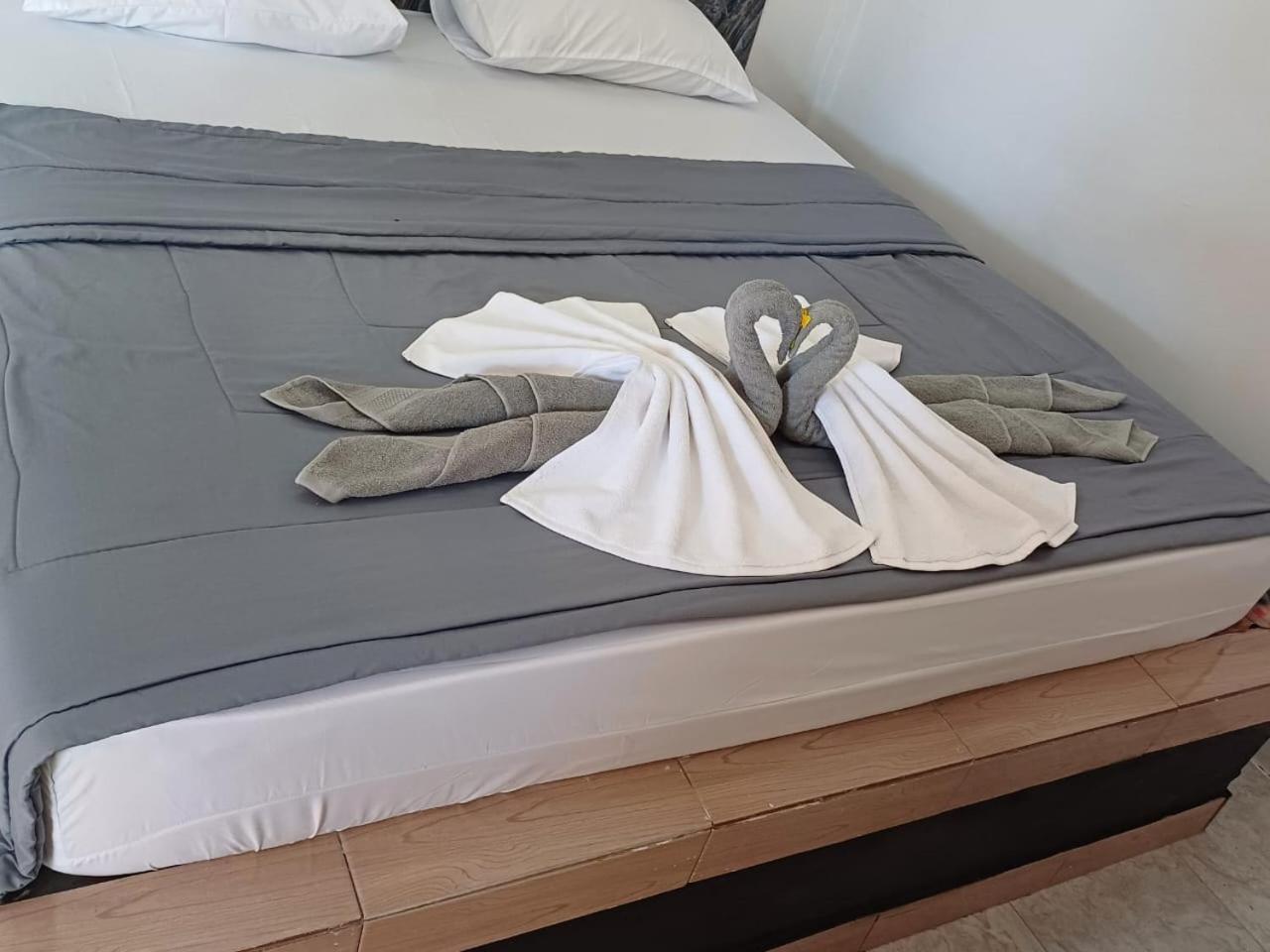 Black Sweet Homestay Dua Gili Air Ngoại thất bức ảnh