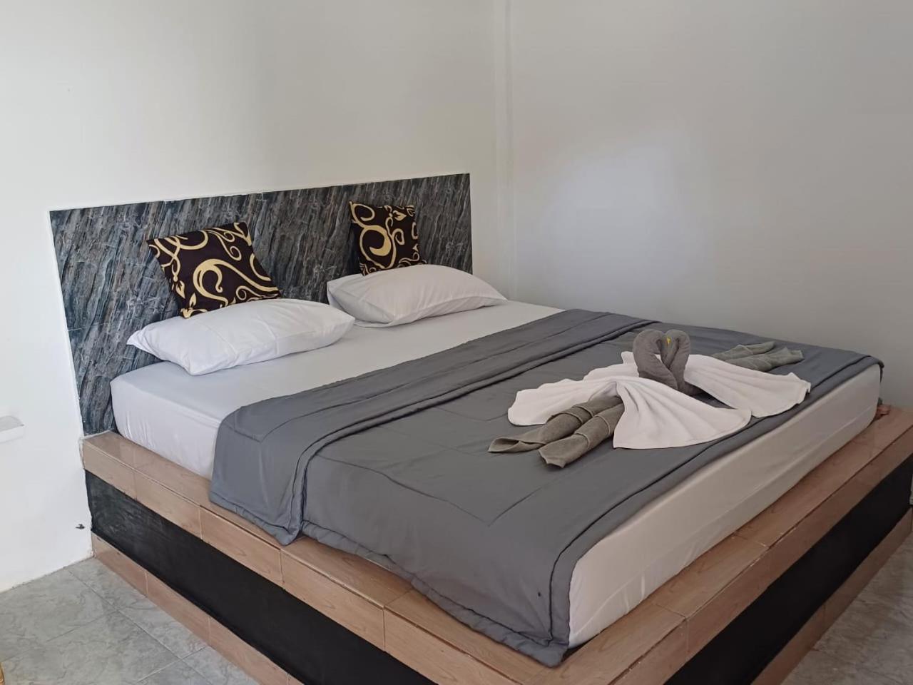 Black Sweet Homestay Dua Gili Air Ngoại thất bức ảnh