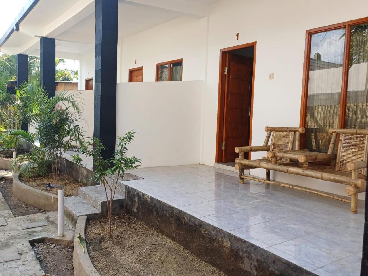 Black Sweet Homestay Dua Gili Air Ngoại thất bức ảnh