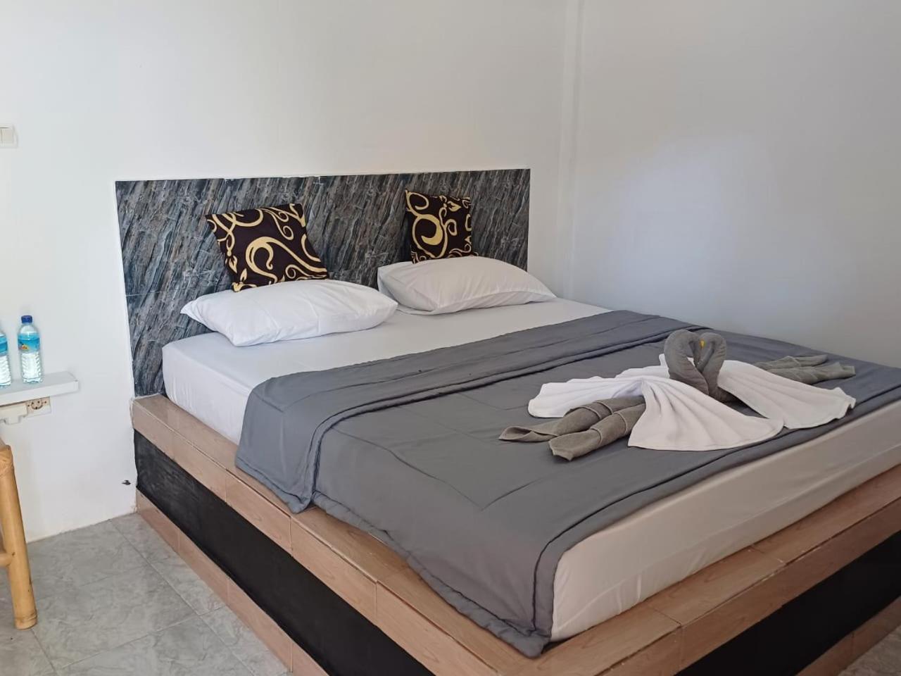 Black Sweet Homestay Dua Gili Air Ngoại thất bức ảnh